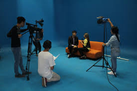 Escena de producción audiovisual recreada de manera digital